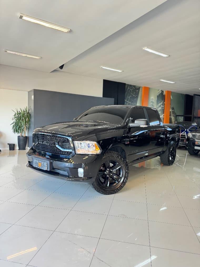 CLASSIC 5.7 V8 GASOLINA LARAMIE NIGHT EDITION CD 4X4