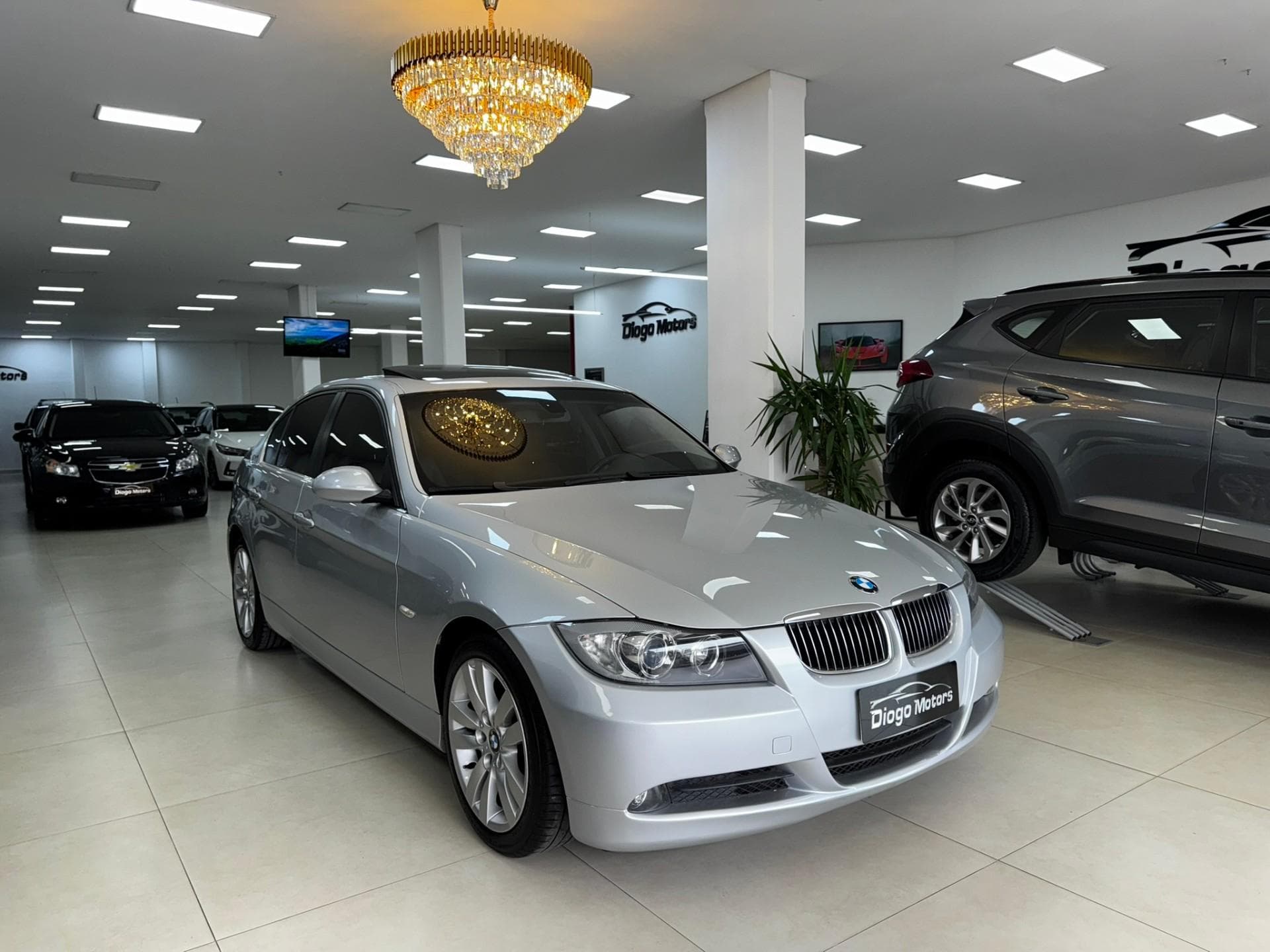 BMW - 325 i 2.5 6cc Automática - 2008