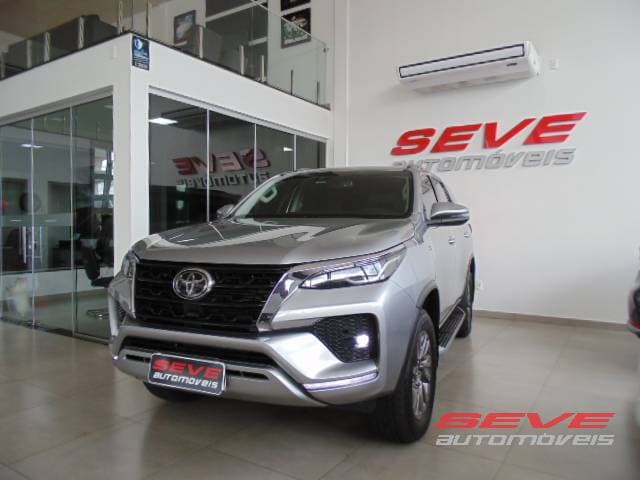 TOYOTA HILUX-SW4 SRX 4X4 AUTOMATICA DIESEL 7 LUGARES