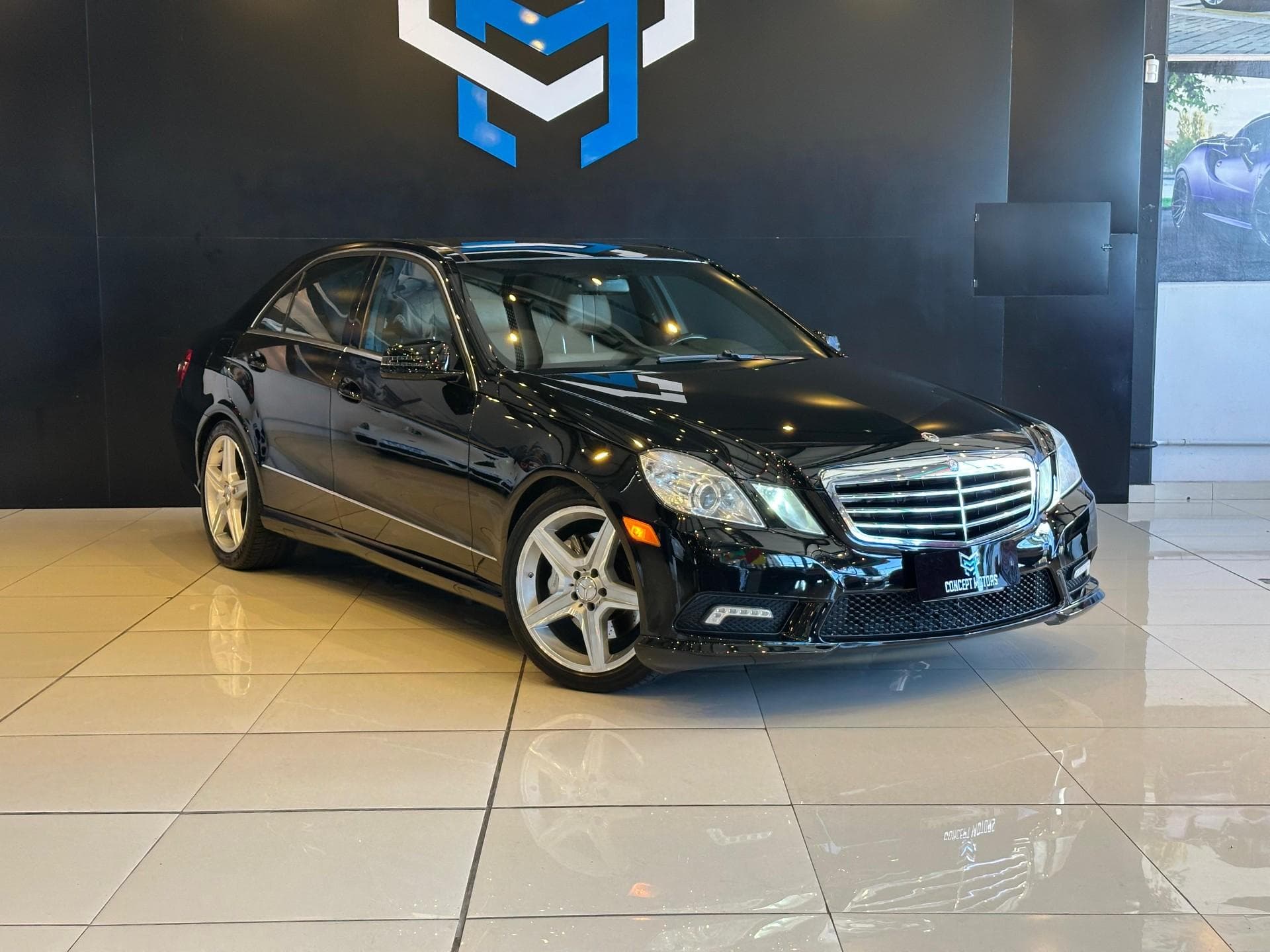 Mercedes-Benz - E 550 Classe E 550 AMG 5.5 V8 4MATIC - 2011