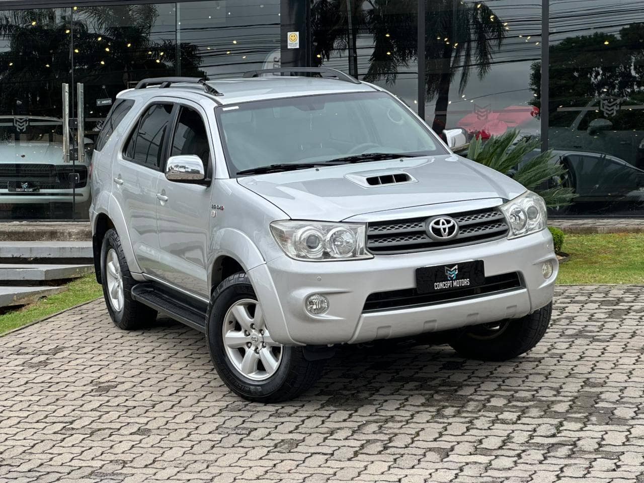 Toyota - Hilux SW4 SRV D4-D 4x4 3.0 TDI Dies. Aut - 2009