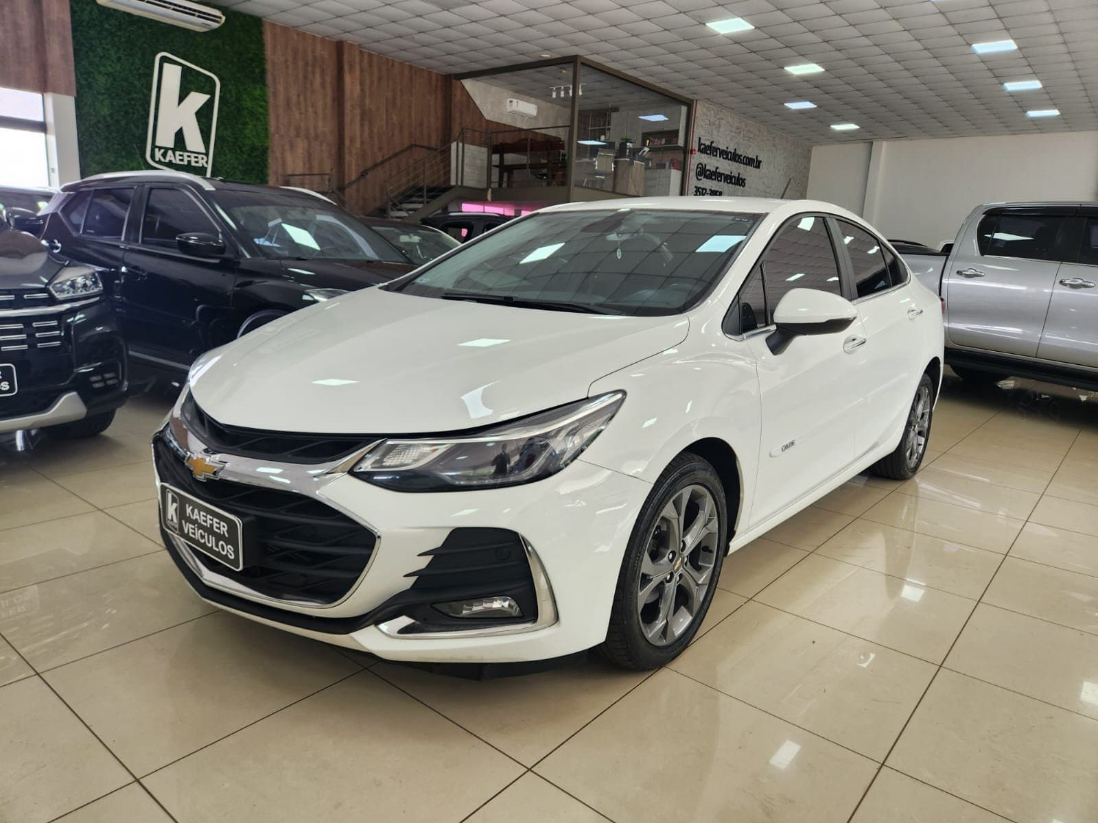 CRUZE SEDAN
