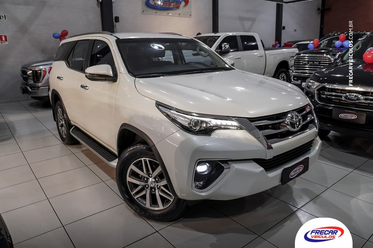 Hilux SW4 SRX 2.8 T.D.I 4x4 Aut.