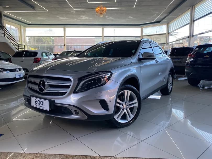 Mercedes GLA 200 Enduro 1.6 TB 16V Flex Aut. - Prata - 2017