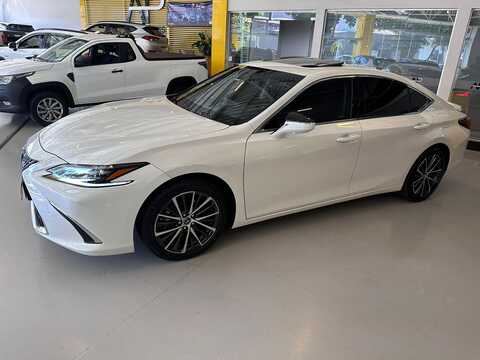 ES300H 2.5 Hybrid Aut.