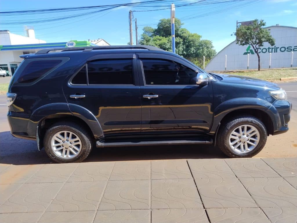 HILUX SW4 4X2 SR COMPLETA 2.7 FLEX AUT. ANO 2012
