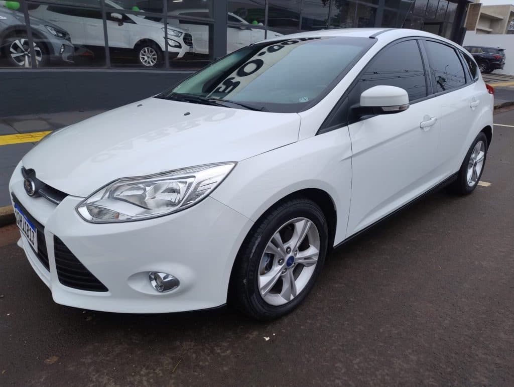 FOCUS 1.6 SE HATCH COMPLETO ANO 2015 CAMBIO MANUAL