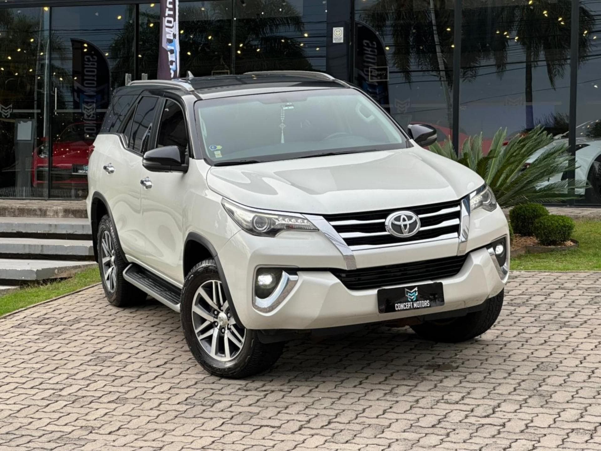 Toyota - Hilux SW4 SRX 4x4 2.8 TDI 16V Dies. Aut. - 2018