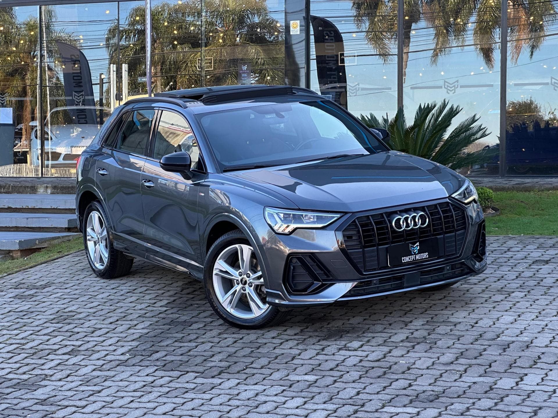 Audi - Q3 Black S Line 1.4 TFSI S-tronic - 2021