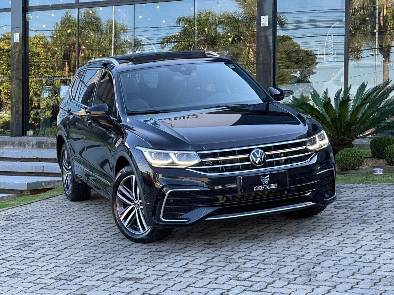 Volkswagen - Tiguan Allspac R-Line 300 TSI 2.0 - 2024