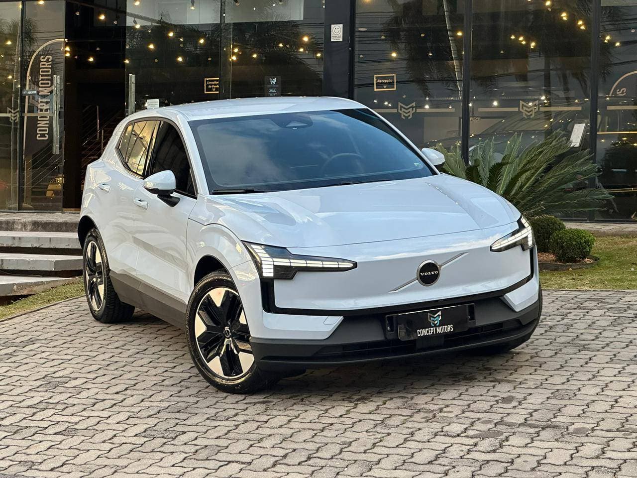 Volvo EX30 E60 Core (Elétrico)