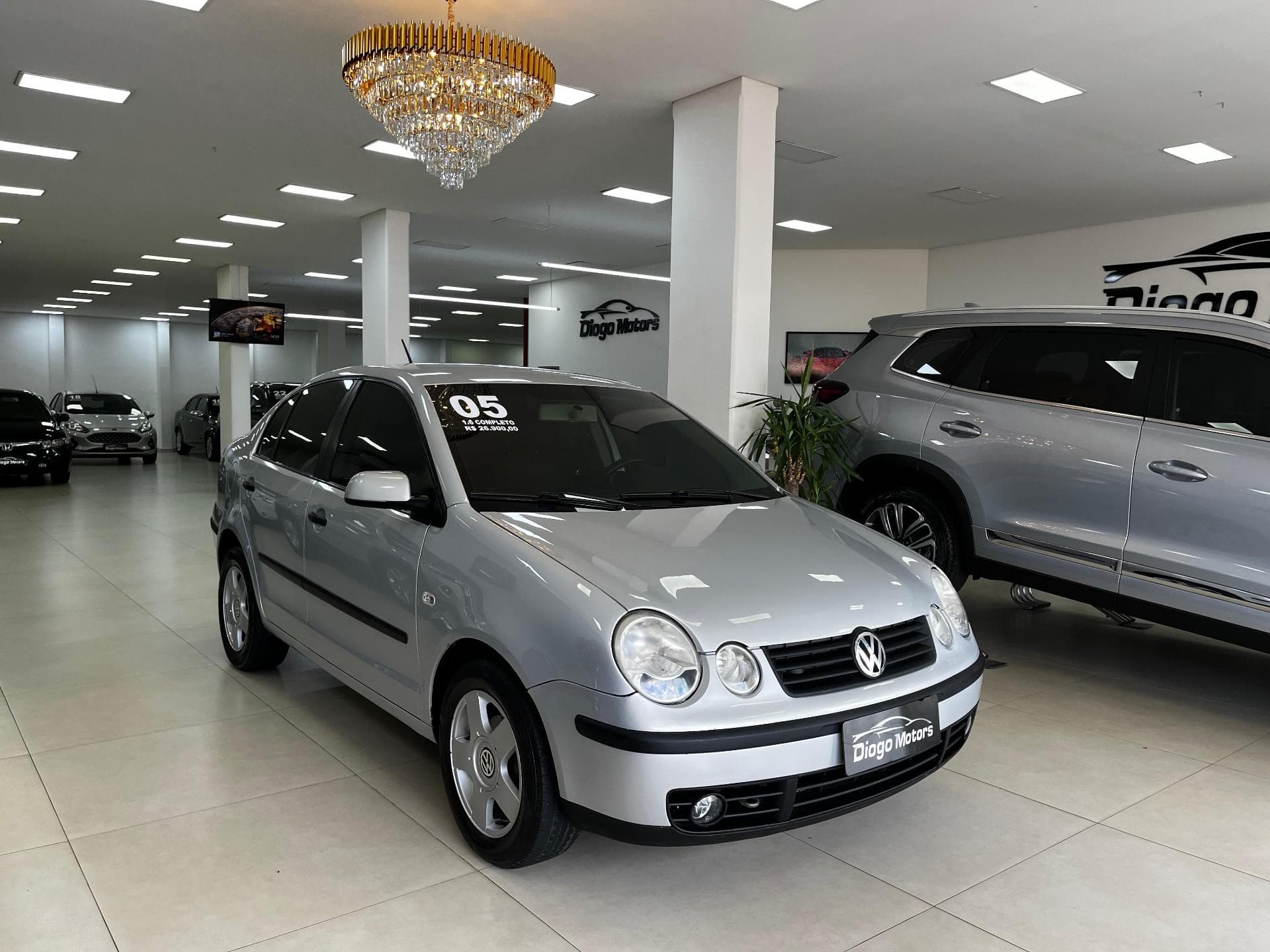 Volkswagen - Polo Sedan 1.6 - 2005