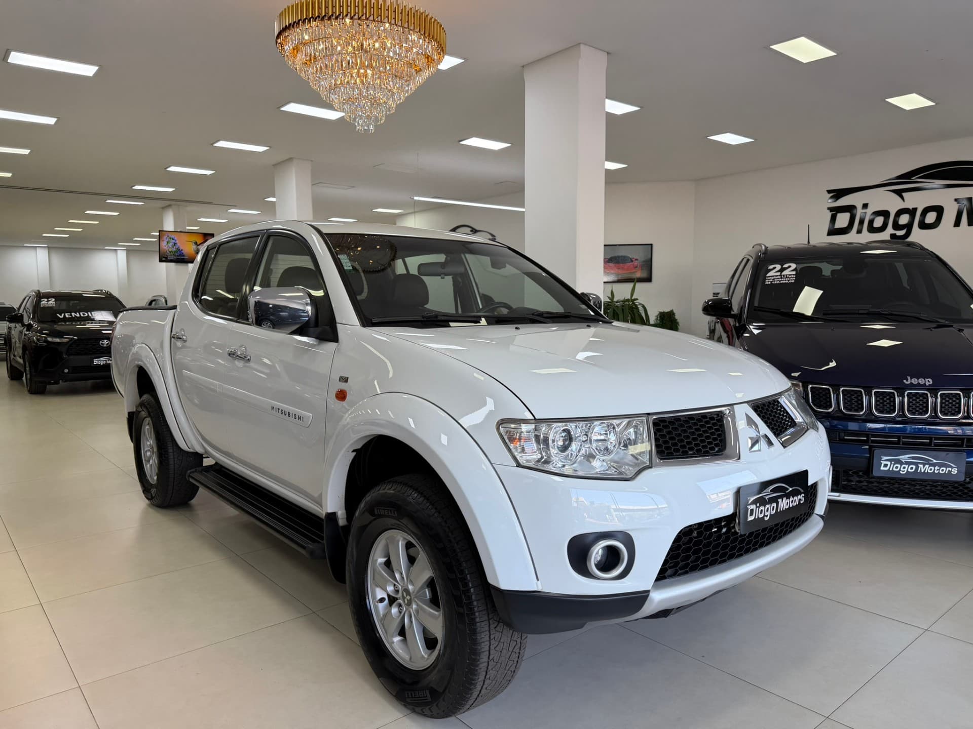 Mitsubishi - L200 Triton HPE 3.5 V6 Automática 4x4 - 2013