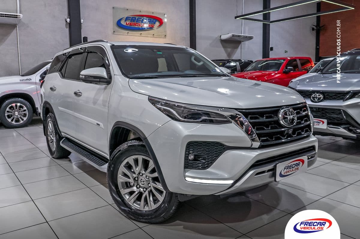 Hilux SW4 SRX 2.8 T.D.I 4x4 Aut.