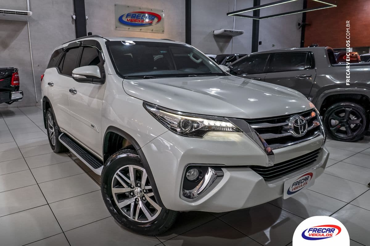 Hilux SW4 SRX 2.8 T.D.I 4x4 Aut.