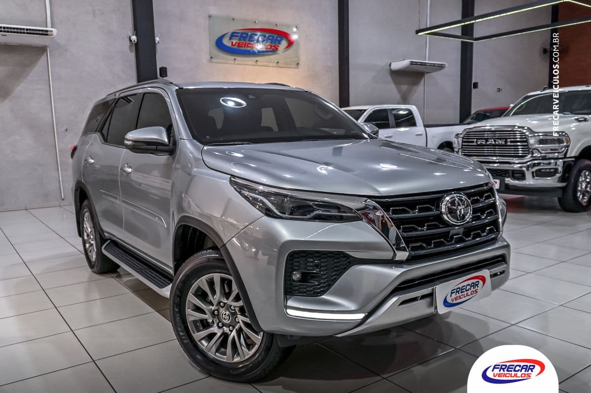 Hilux SW4 SRX 2.8 T.D.I 4x4 Aut.