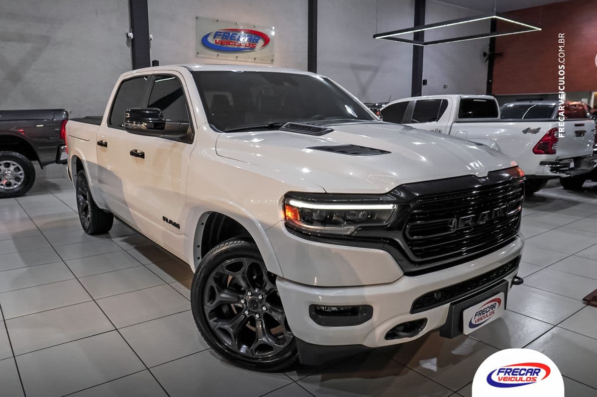 RAM 1500 Limited Night Edition 5.7 V8