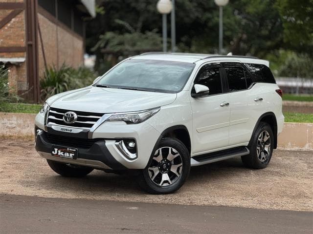 Hilux SW4 Diamond 2.8 4x4 Aut.