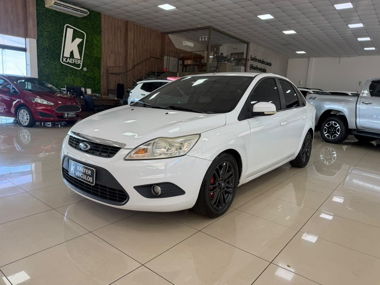 FOCUS SEDAN