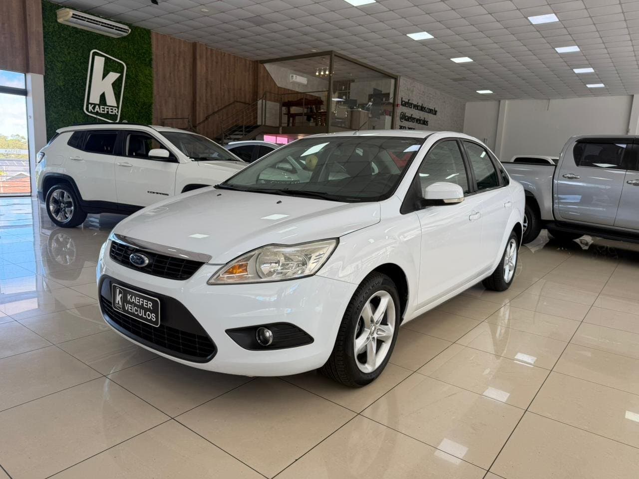 FOCUS SEDAN