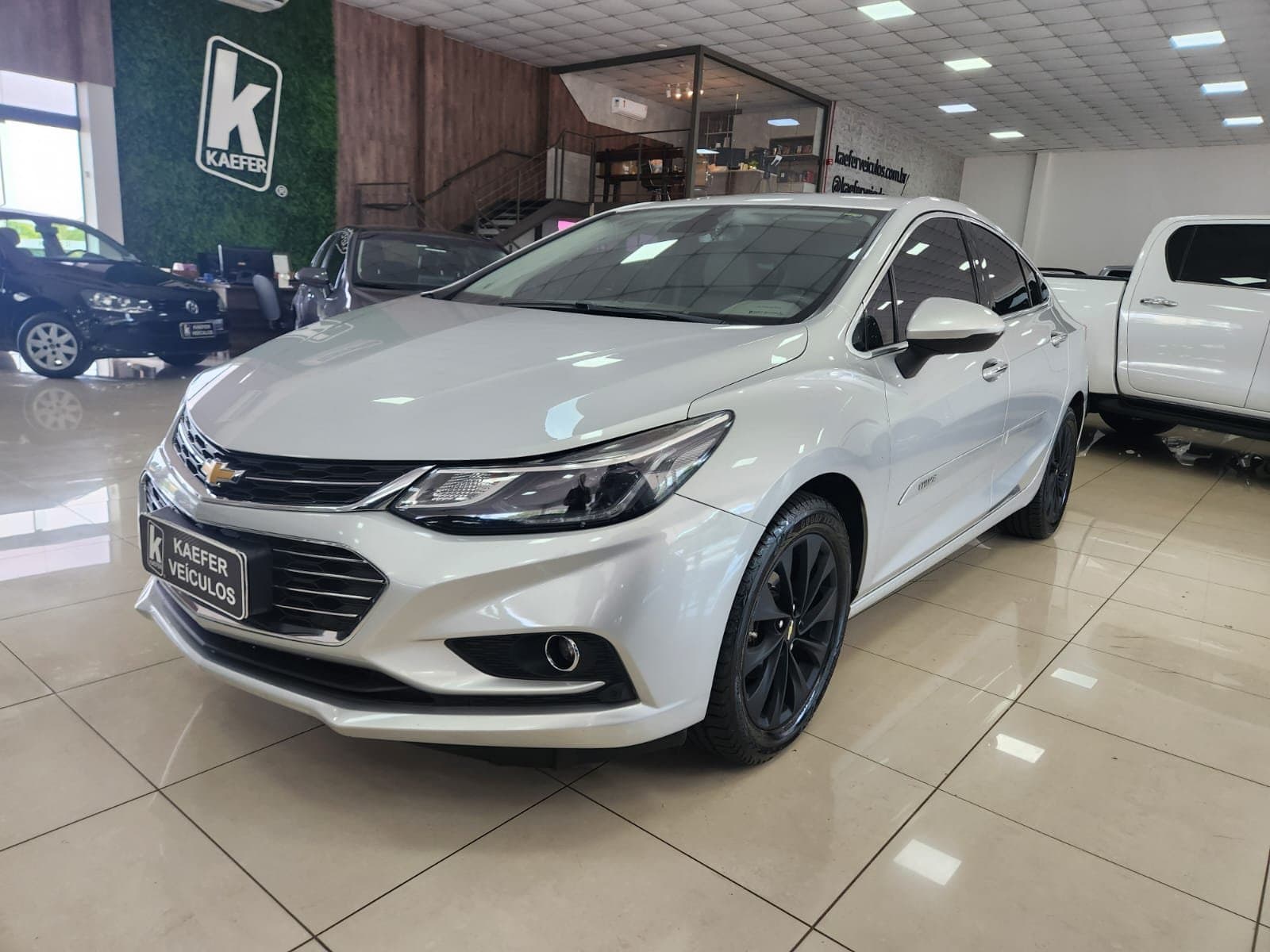 CRUZE SEDAN