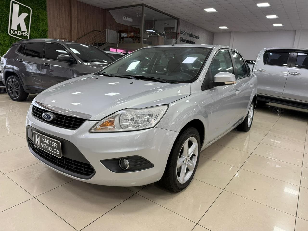 FOCUS SEDAN