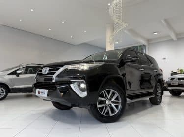 Toyota HILUX SW4 SW4 SRX 4X4 AUT DIESEL 7 LUGARES (TODAS AS REVISÕES CARIMBADAS NO MANUAL)