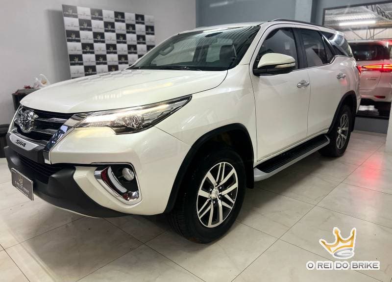 TOYOTA HILUX-SW4 SRX 4x4 2.8 TDI Diesel Aut.