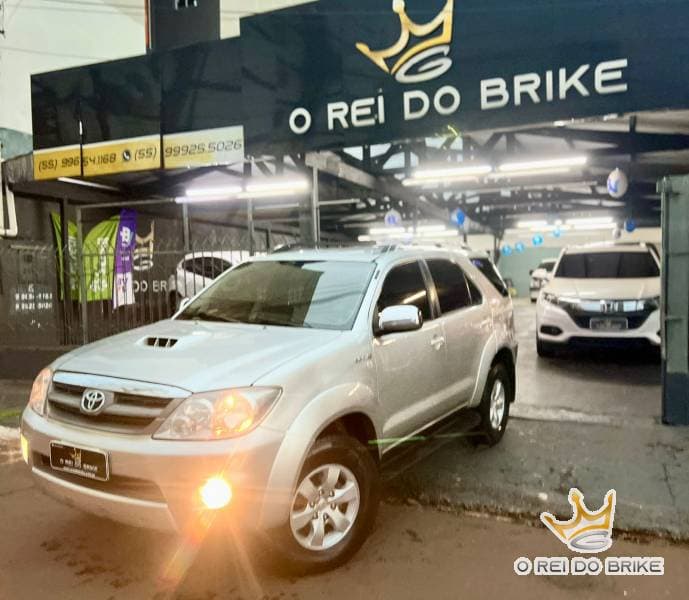 TOYOTA HILUX-SW4 SRV 3.0 TDi 4x4 Automatica