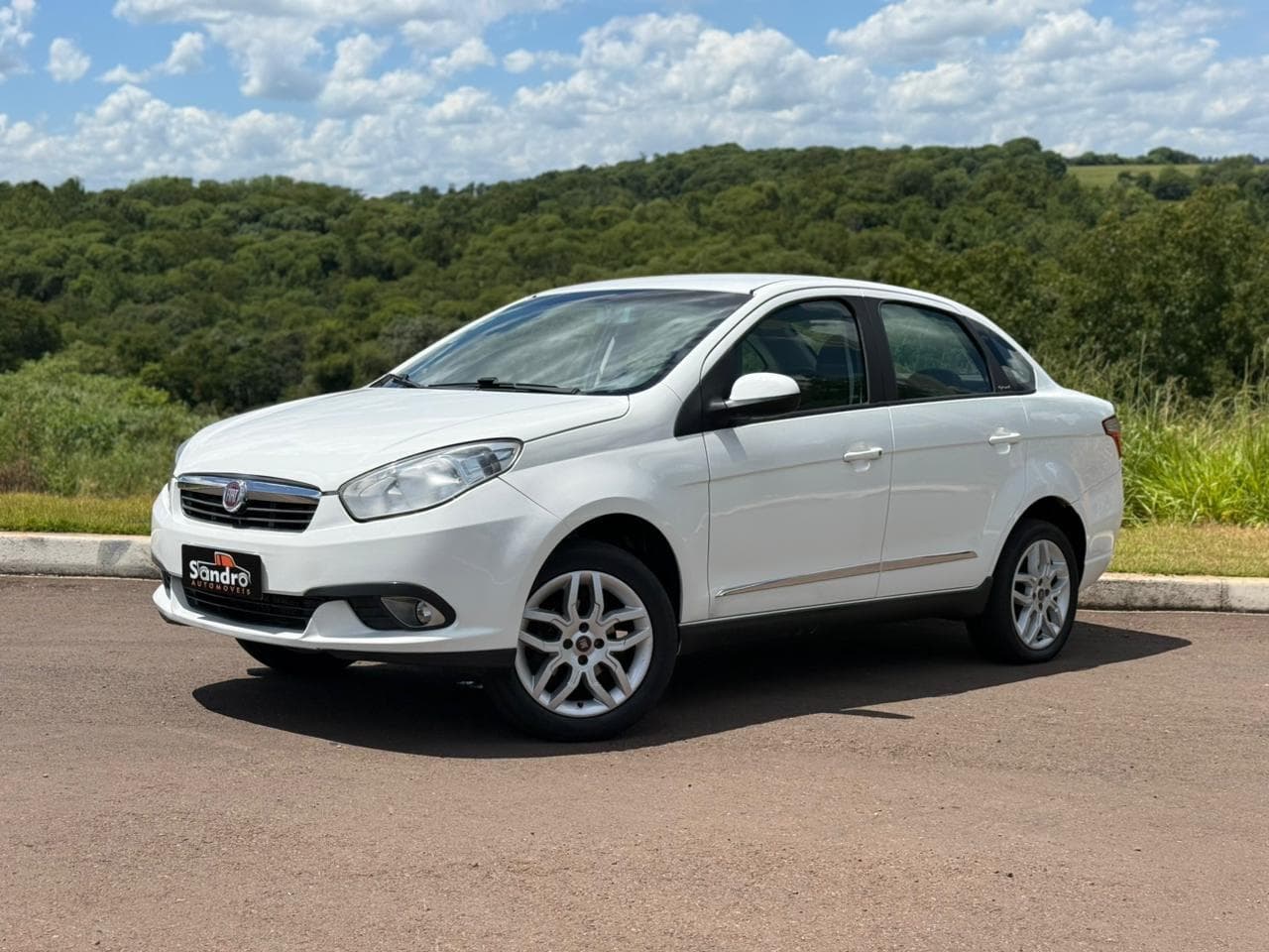 Fiat - Grand Siena ESSENCE Dual. 1.6 Flex 16V - 2015