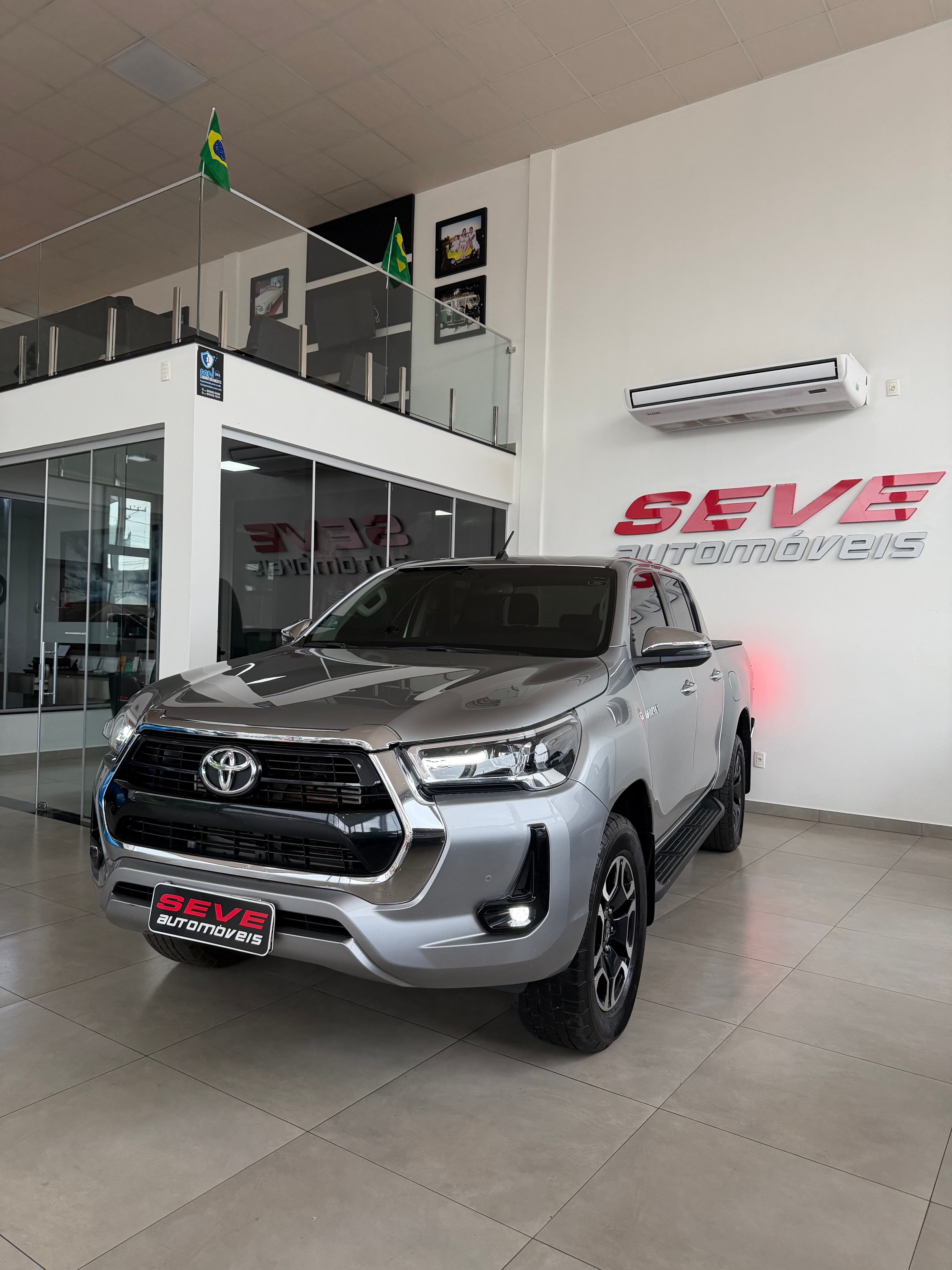 Toyota Hilux Srv 4x4 automática diesel