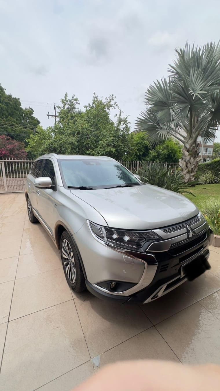 OUTLANDER 3.0 MIVEC V6 GASOLINA HPE-S AWD AUTOMÁTICO