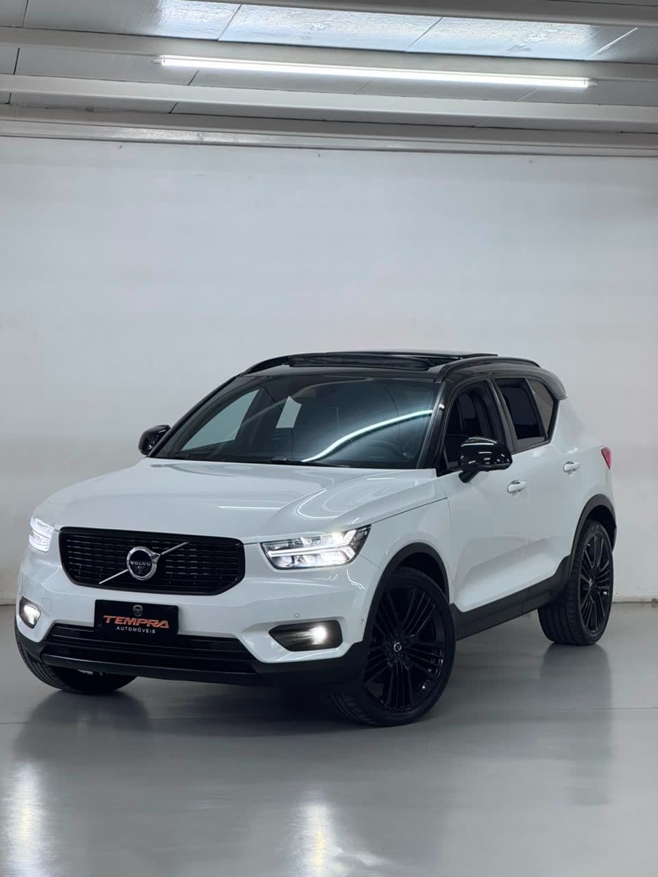 volvo xc40 t5 r-design 2.0 turbo | apenas 89.950km | teto solar | acc | top d