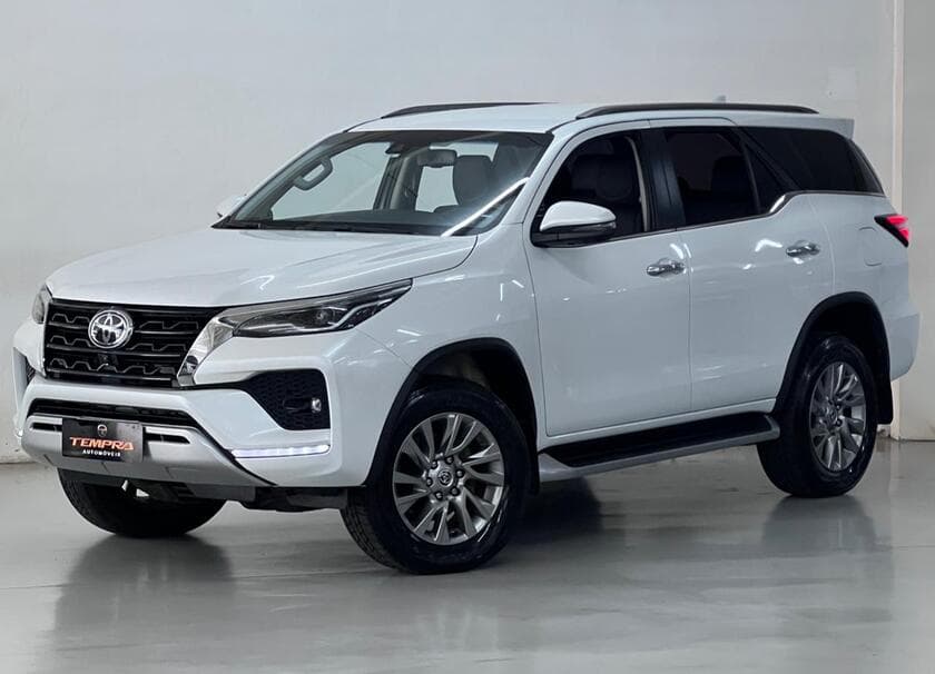 TOYOTA HILUX SW4 SRX 2.8 TURBO DIESEL 4X4 | APENAS 57.300KM | COURO | MULTIMÍ