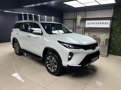 TOYOTA HILUX SW4 SRX PLATINUM 7 LUGARES 2025