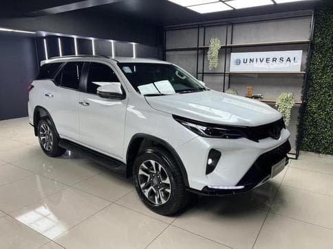 TOYOTA HILUX SW4 SRX PLATINUM 7 LUGARES 2025