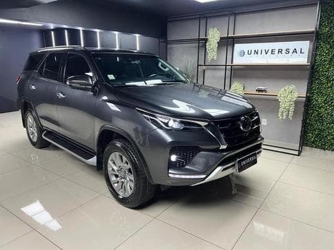 TOYOTA HILUX SW4 SRX 7 LUGARES 2024